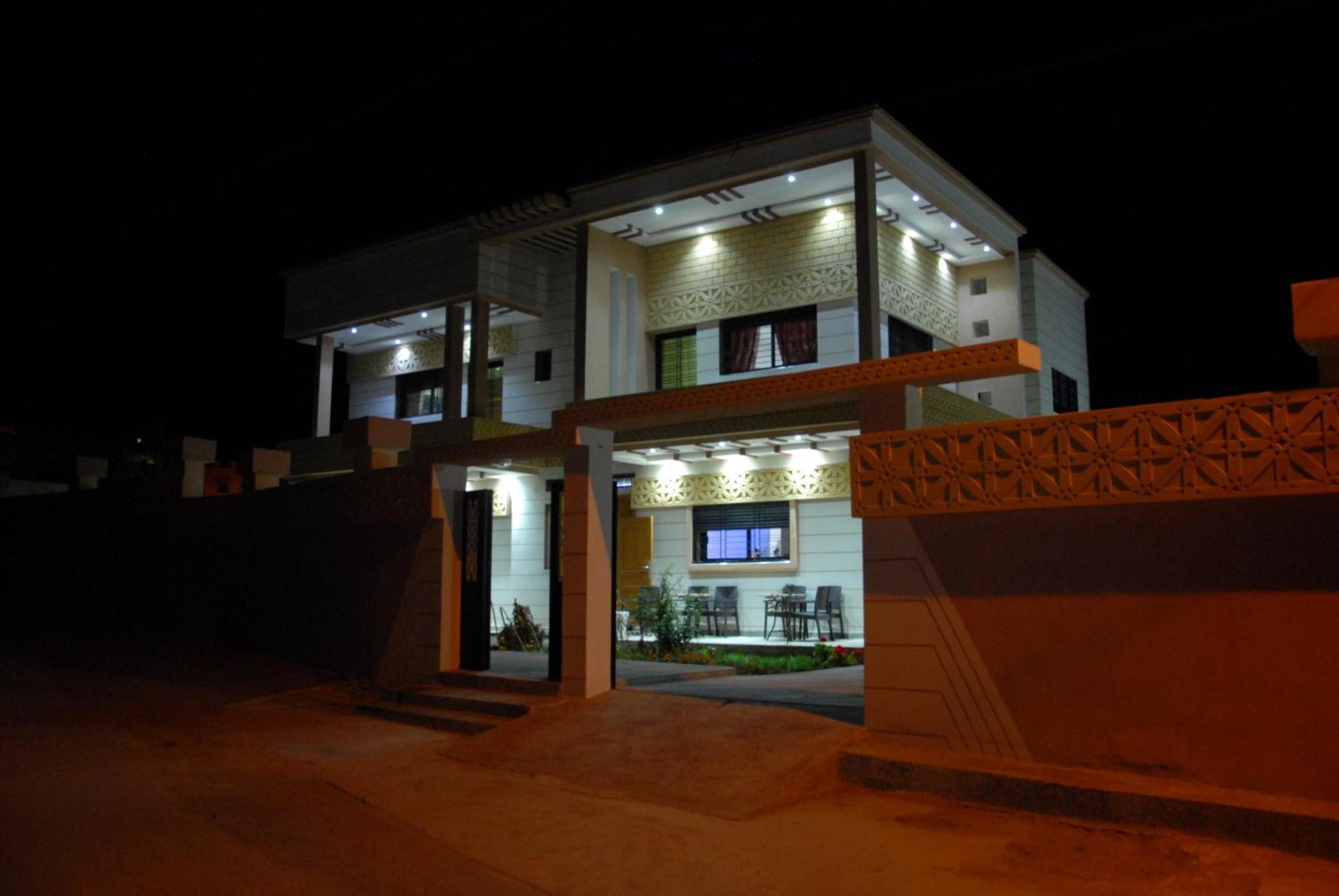 Moonrise Villa Vip 米德勒特 外观 照片